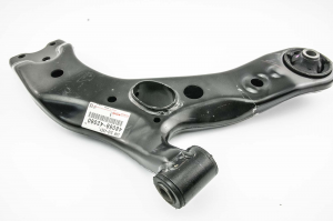 4806842060 рычаг передний правый 4806842060 рычаг передний правый